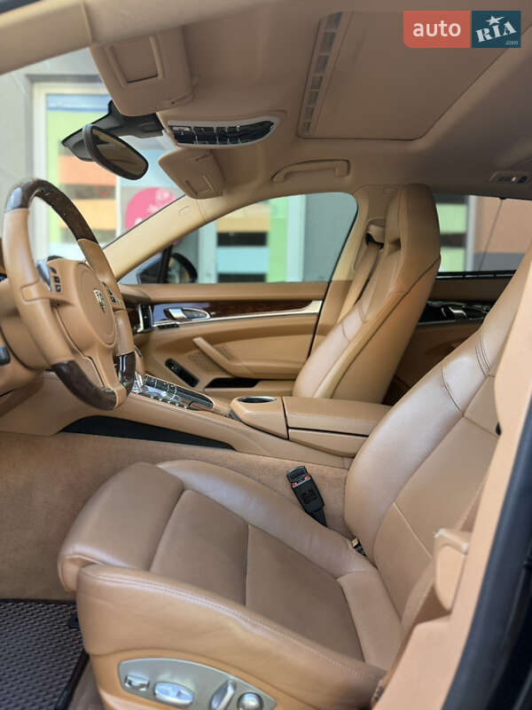 Фастбэк Porsche Panamera 2013 в Киеве
