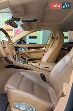 Фастбэк Porsche Panamera 2013 в 