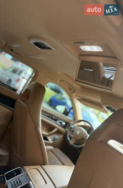 Фастбэк Porsche Panamera 2013 в 