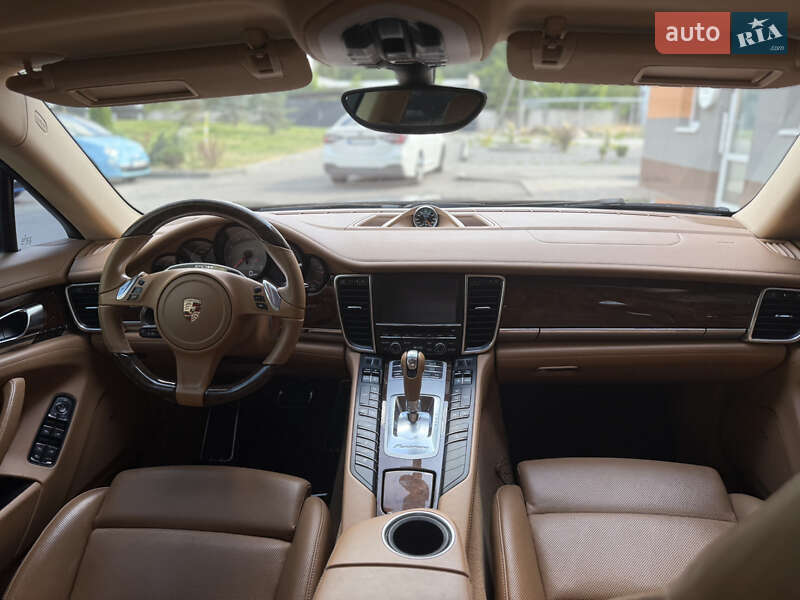 Фастбэк Porsche Panamera 2013 в Киеве