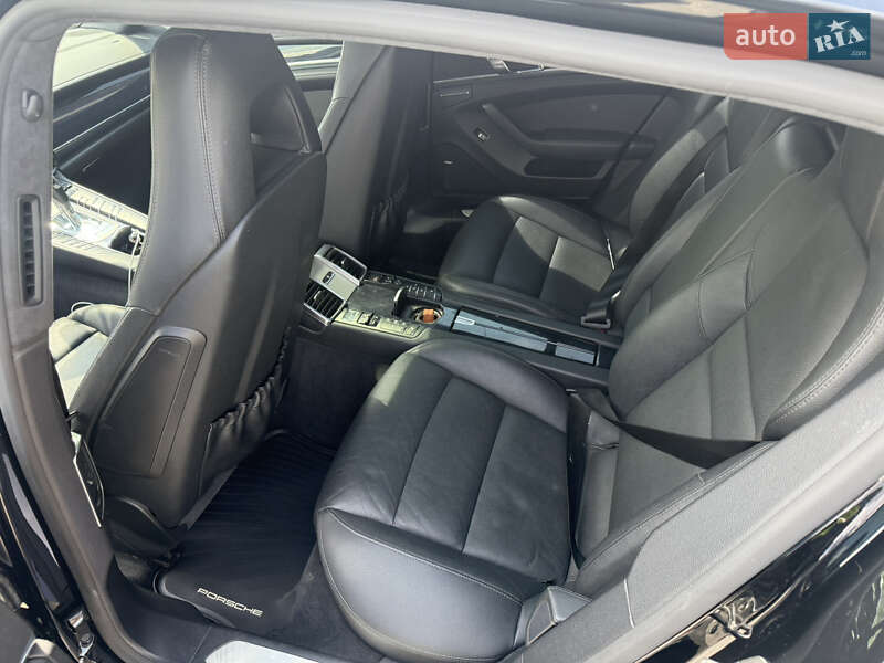Фастбэк Porsche Panamera 2014 в Ровно