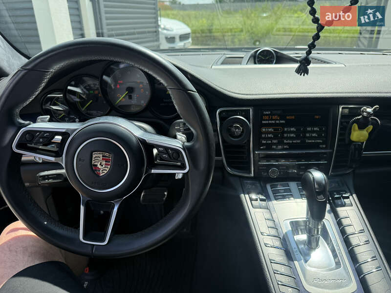 Фастбэк Porsche Panamera 2014 в Ровно
