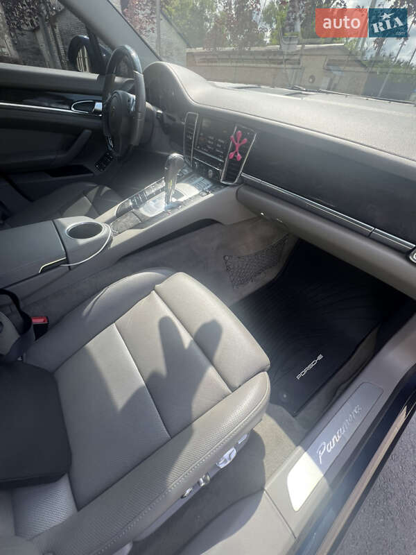 Фастбэк Porsche Panamera 2012 в Киеве фото 7 Фастбэк Porsche Panamera 2012 в Киеве
