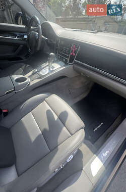 Фастбэк Porsche Panamera 2012 в 