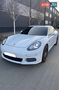 Фастбэк Porsche Panamera 2015 в 