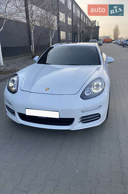 Фастбэк Porsche Panamera 2015 в 