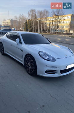 Фастбэк Porsche Panamera 2015 в 