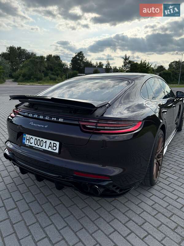 Фастбэк Porsche Panamera 2018 в Львове