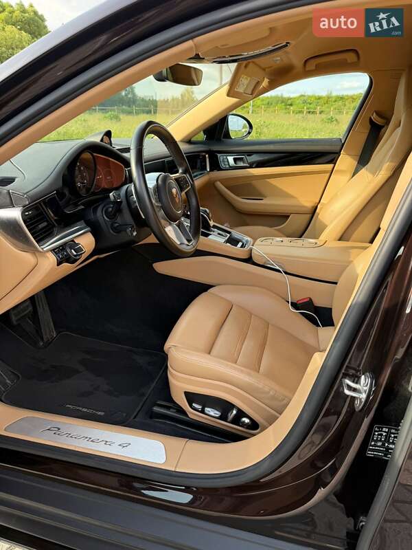 Фастбэк Porsche Panamera 2018 в Львове