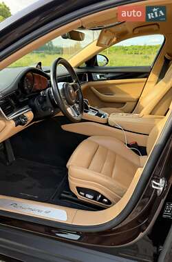 Фастбэк Porsche Panamera 2018 в 