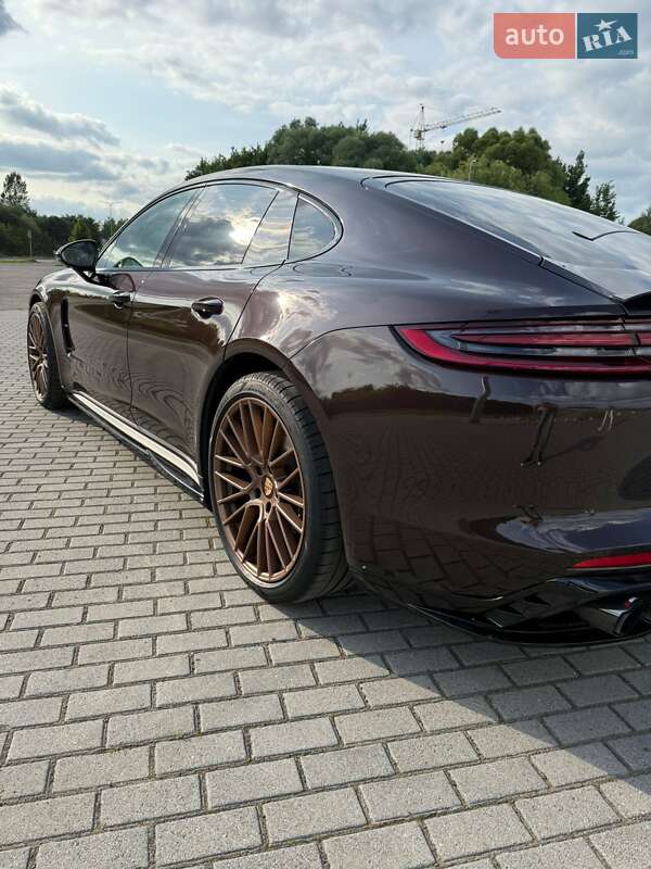 Фастбэк Porsche Panamera 2018 в Львове