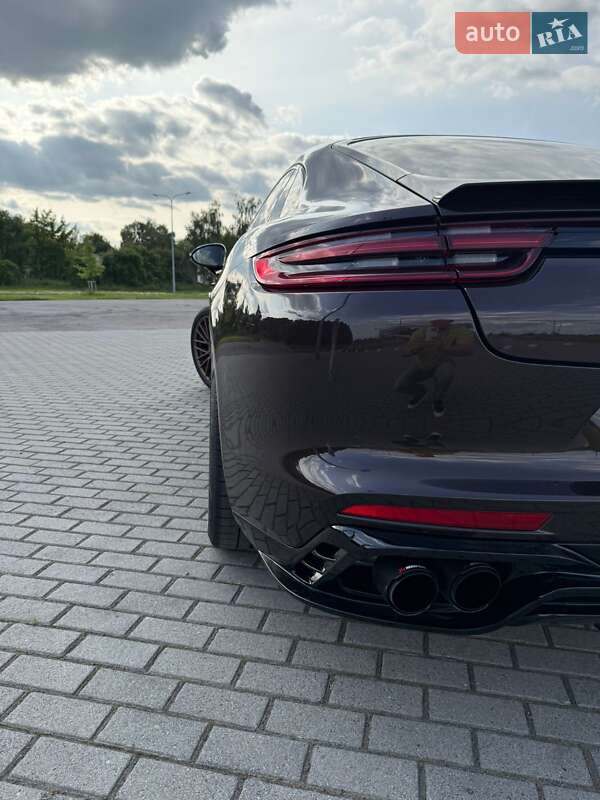 Фастбэк Porsche Panamera 2018 в Львове