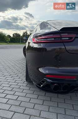 Фастбэк Porsche Panamera 2018 в 
