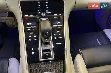 Универсал Porsche Panamera 2018 в 