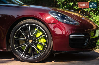 Универсал Porsche Panamera 2018 в 