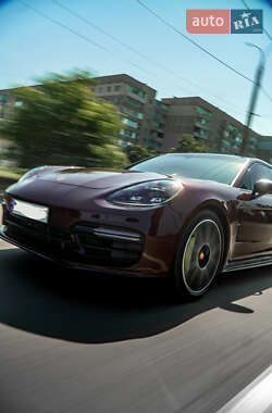 Универсал Porsche Panamera 2018 в 