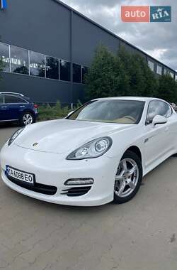 Фастбэк Porsche Panamera 2012 в Белой Церкви
