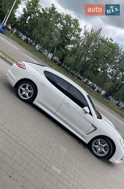 Фастбэк Porsche Panamera 2012 в 