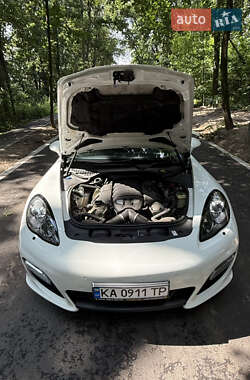 Фастбэк Porsche Panamera 2012 в 
