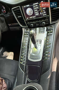 Фастбэк Porsche Panamera 2012 в 
