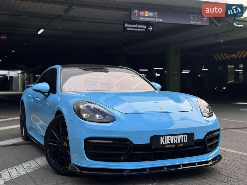 Фастбэк Porsche Panamera 2016 в Киеве