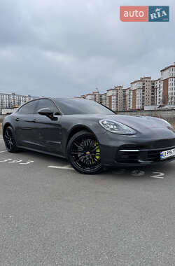 Фастбэк Porsche Panamera 2018 в 