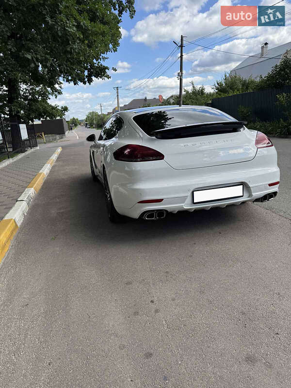 Фастбек Porsche Panamera 2010 в Києві