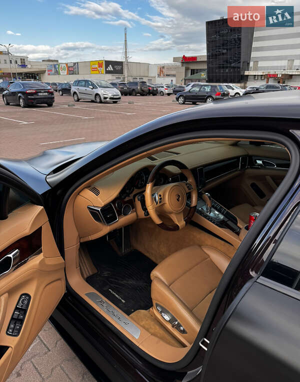 Фастбэк Porsche Panamera 2012 в Киеве