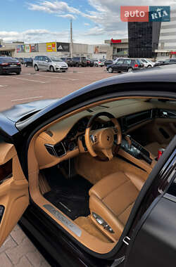 Фастбэк Porsche Panamera 2012 в 