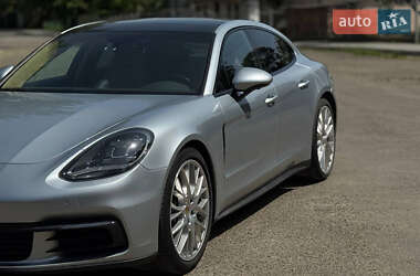 Фастбэк Porsche Panamera 2017 в 