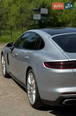 Фастбэк Porsche Panamera 2017 в 