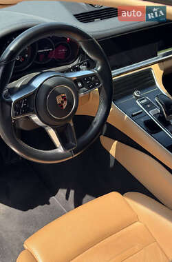 Фастбэк Porsche Panamera 2017 в 