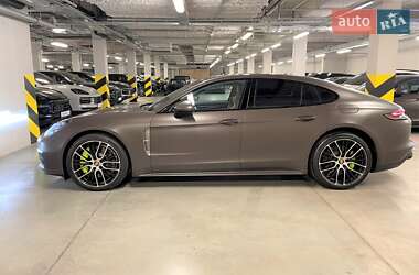 Фастбэк Porsche Panamera 2023 в 