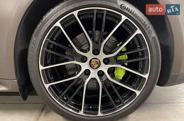 Фастбэк Porsche Panamera 2023 в 