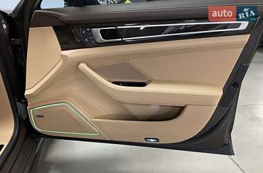 Фастбэк Porsche Panamera 2023 в 
