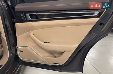 Фастбэк Porsche Panamera 2023 в 