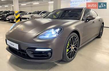 Фастбэк Porsche Panamera 2023 в Киеве