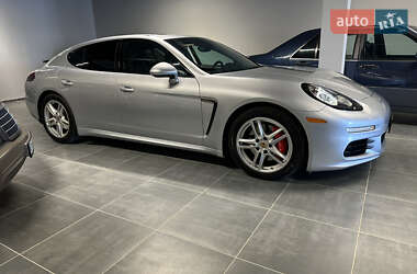 Фастбэк Porsche Panamera 2014 в 