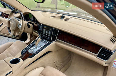 Фастбэк Porsche Panamera 2012 в 