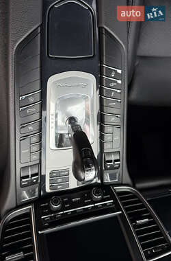 Фастбэк Porsche Panamera 2011 в 