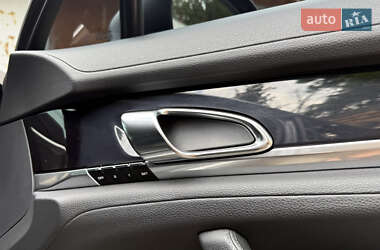 Фастбэк Porsche Panamera 2011 в 