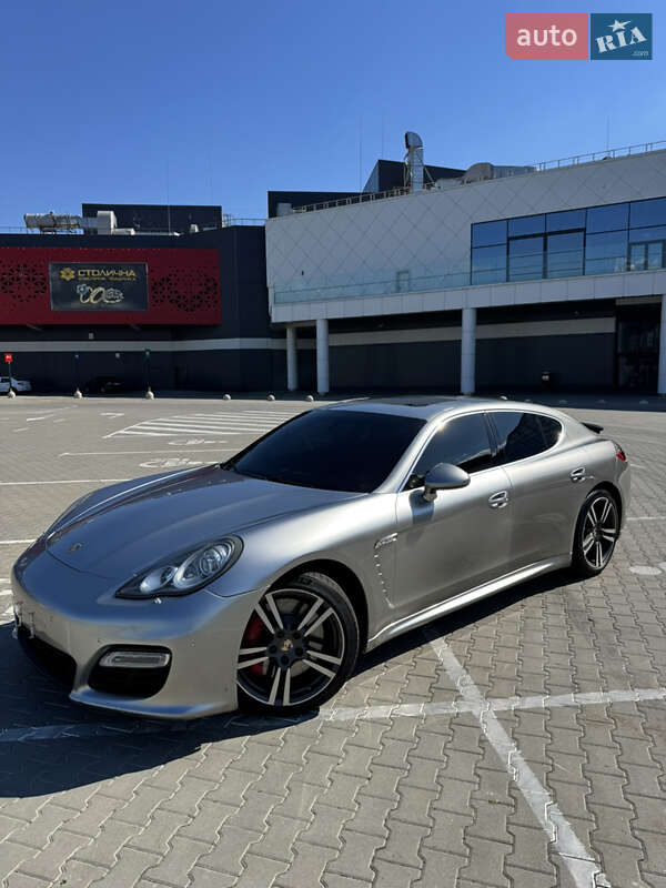 Фастбек Porsche Panamera 2011 в Києві