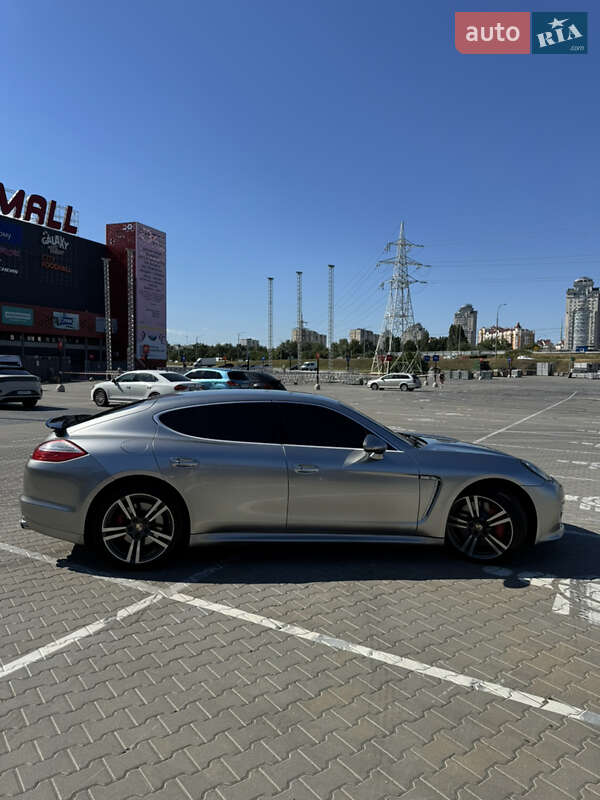 Фастбек Porsche Panamera 2011 в Києві