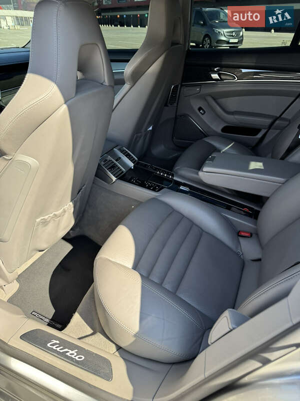 Фастбек Porsche Panamera 2011 в Києві