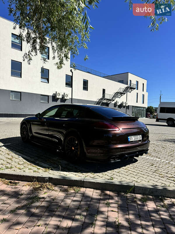 Фастбек Porsche Panamera 2010 в Хмельницькому