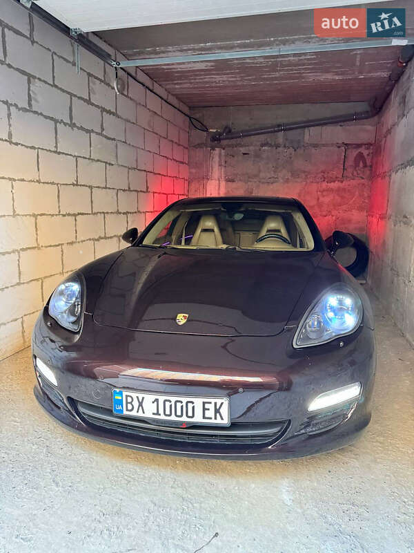 Фастбек Porsche Panamera 2010 в Хмельницькому