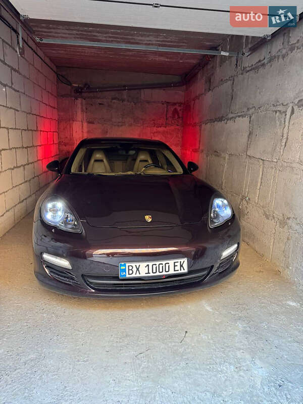 Фастбек Porsche Panamera 2010 в Хмельницькому