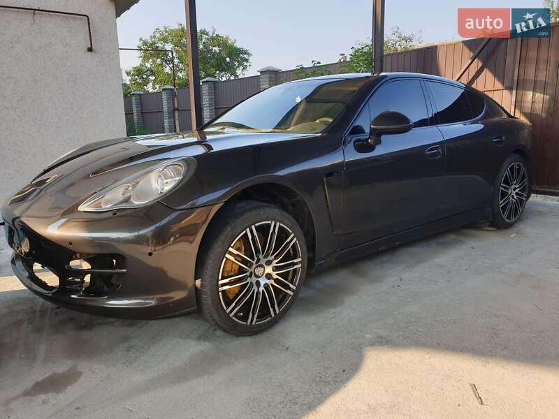 Фастбэк Porsche Panamera 2012 в 