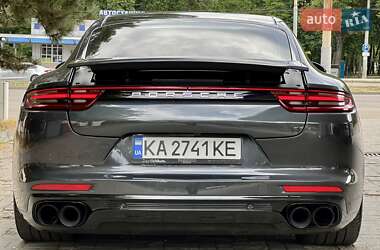 Фастбэк Porsche Panamera 2018 в 