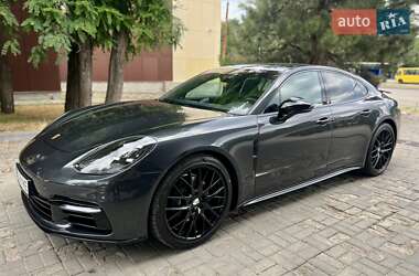 Фастбек Porsche Panamera 2018 в Дніпрі